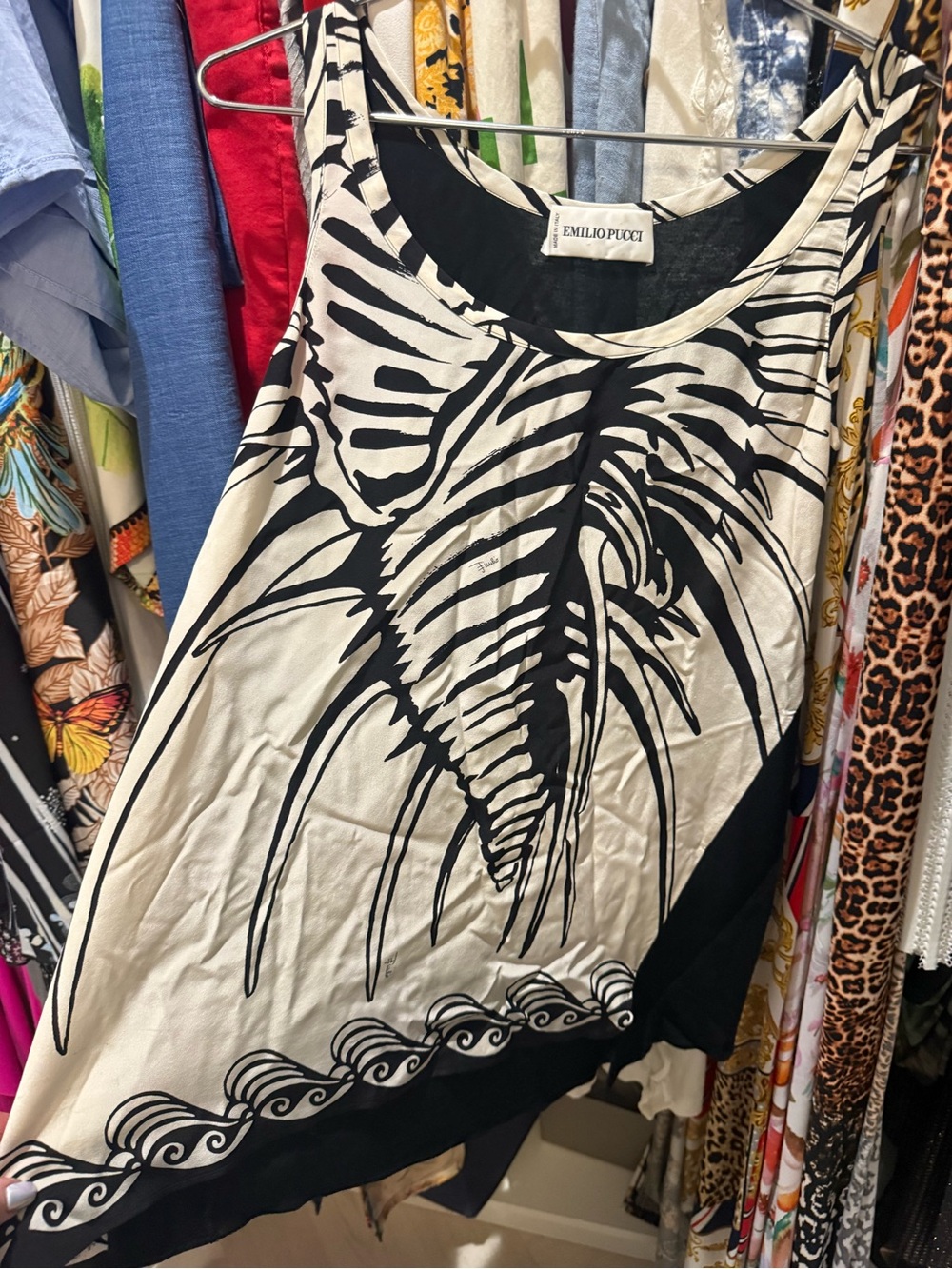 Emilio Pucci Black & Ivory Silk Graphic Print
Sleeveless Top EUC sizes M